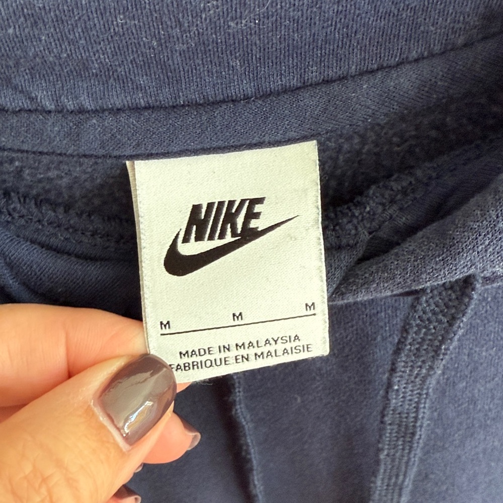 Men’s Nike Hoodie - Picture 2 of 3